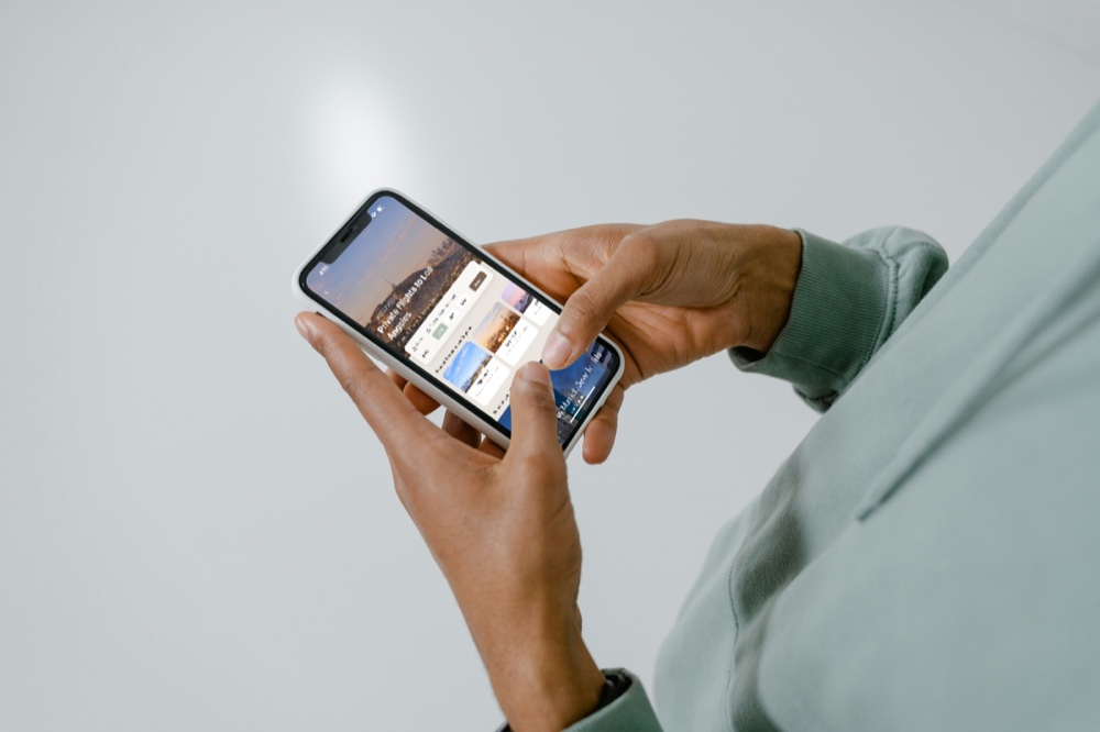 FlyHouse app — flight search screen