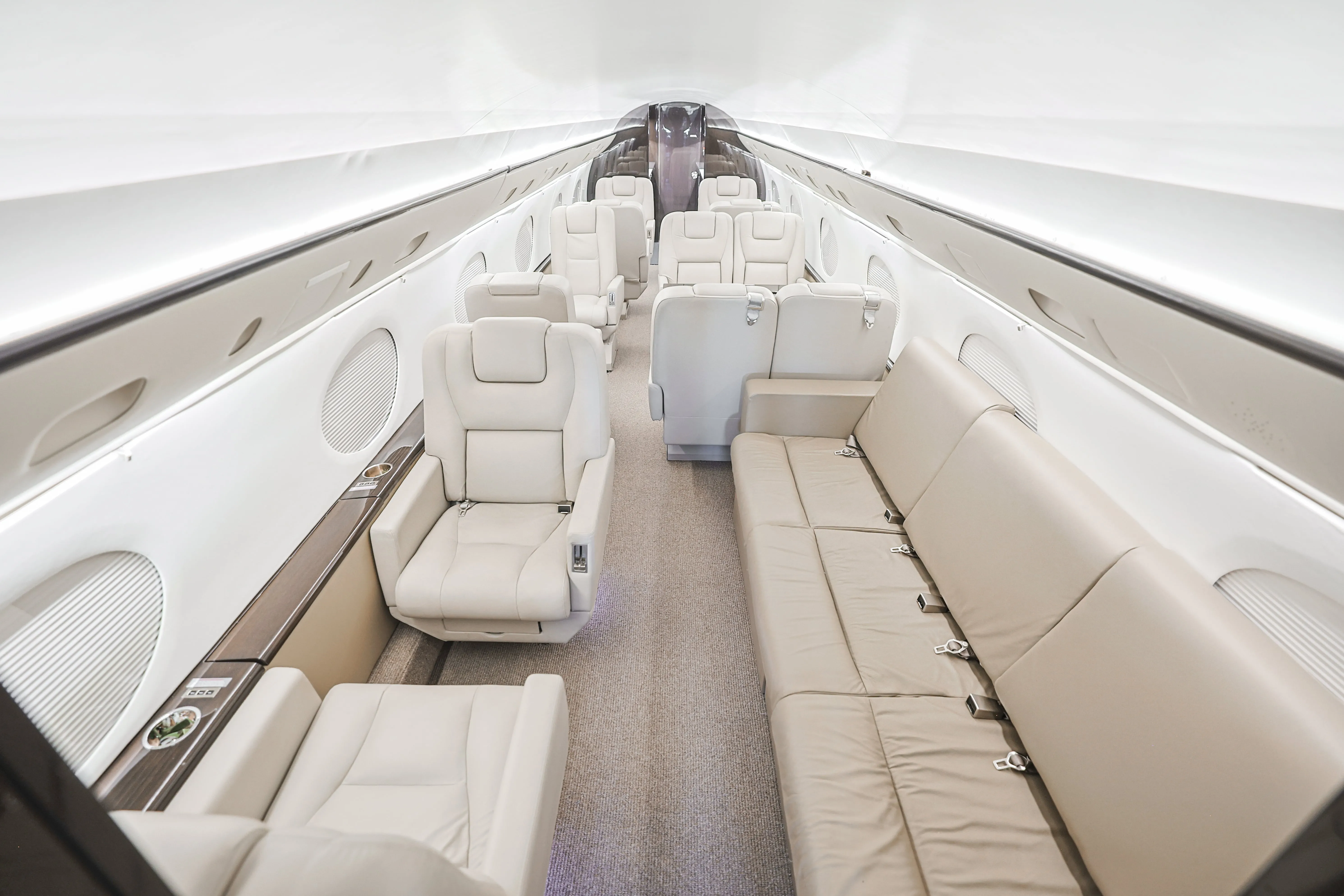 A Gulfstream GIV at the threshold